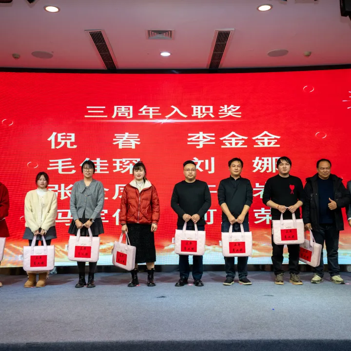 Lễ vinh danh nhân viên