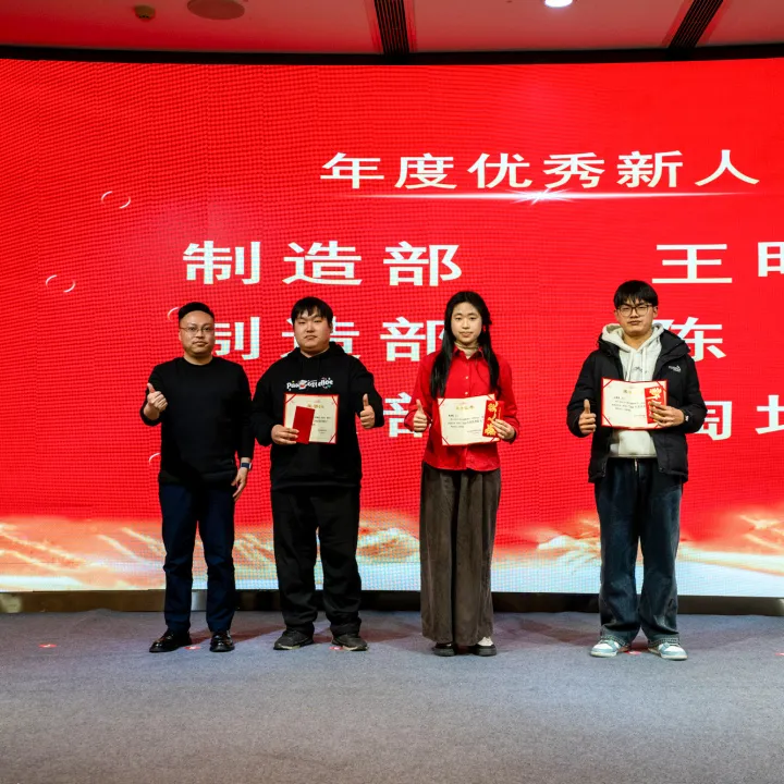 Lễ vinh danh nhân viên